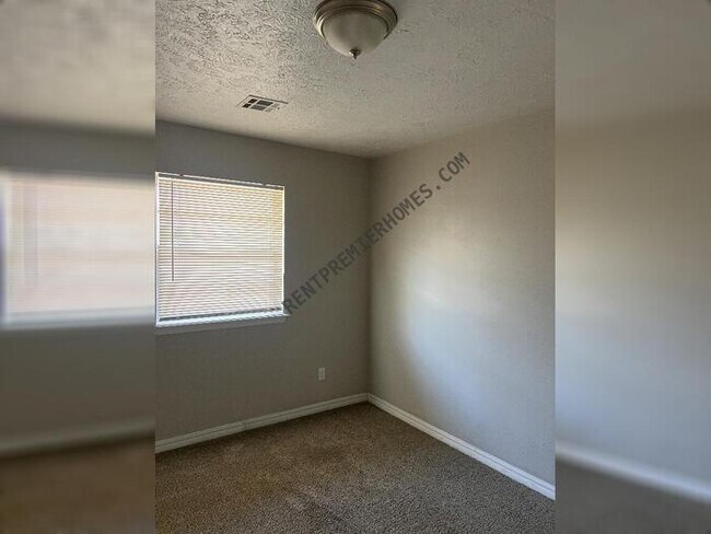 Building Photo - 4413 NW 12th St