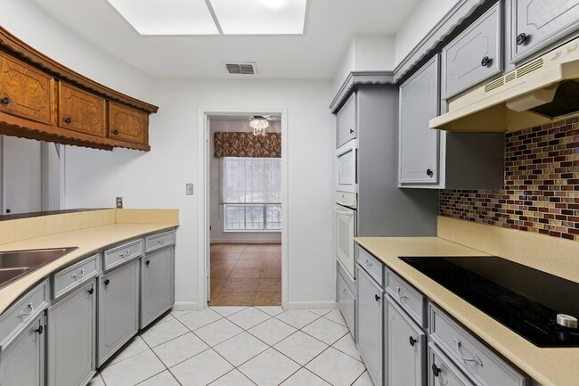 Building Photo - 10728 Briar Forest Dr