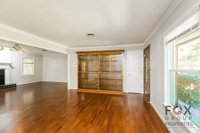 Building Photo - 2049 Charlotte Hwy