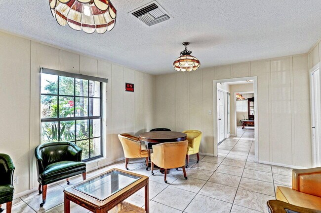 Building Photo - 10789 N Military Trl