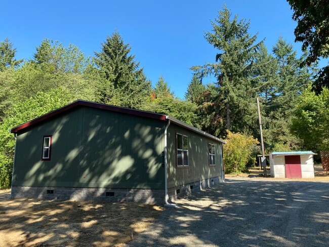 Building Photo - Like New Manufactured Home on 5 Acres in R...