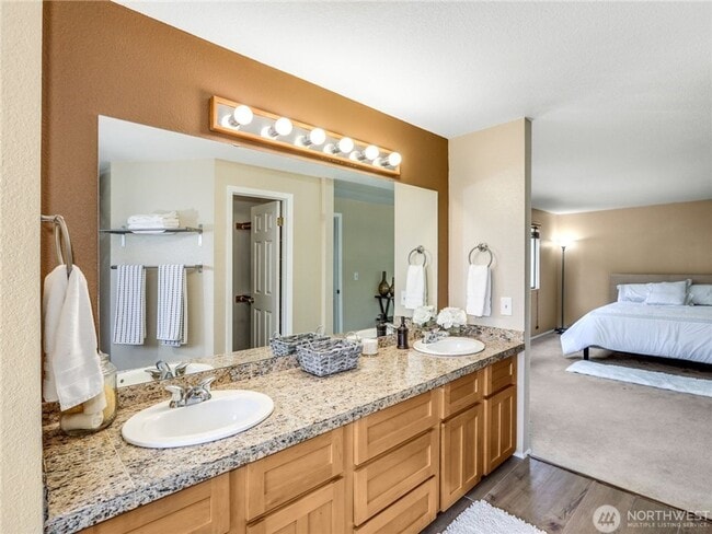 Building Photo - 3bd/2.5ba Woodinville House