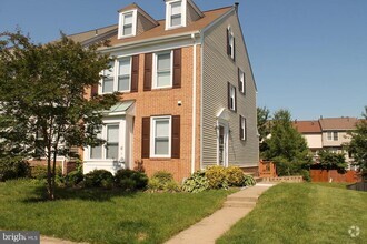Building Photo - 21176 Winding Brook Square