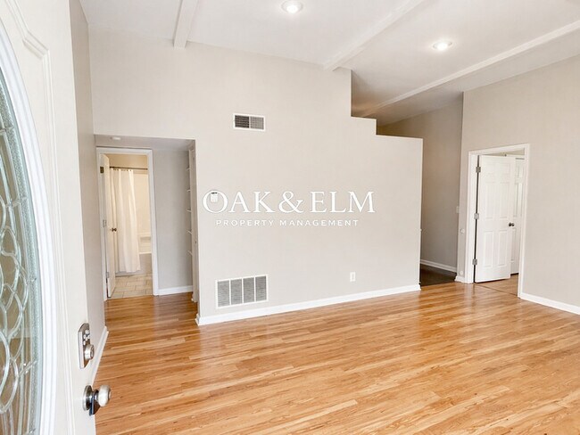 Building Photo - Welcome to this beautifully updated 4 bedrooms, 2 full bath, 1400 Square feet home