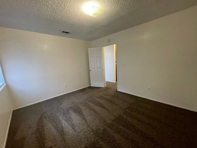 Building Photo - 0484