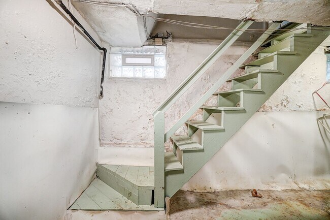 Building Photo - Three Bedroom in Cincinnati!