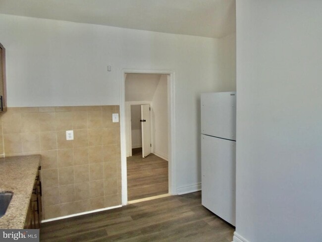 Building Photo - 405 W Ruscomb St