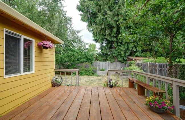 Building Photo - 3937 SW Neer Ave