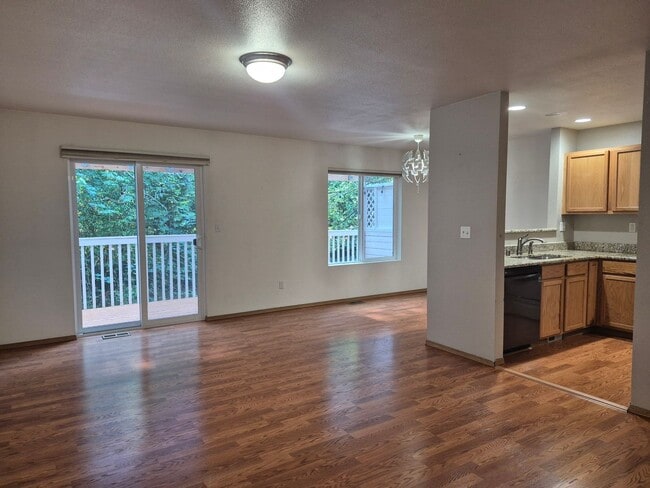 Building Photo - Cozy Yet Spacious Home For Rent!!
