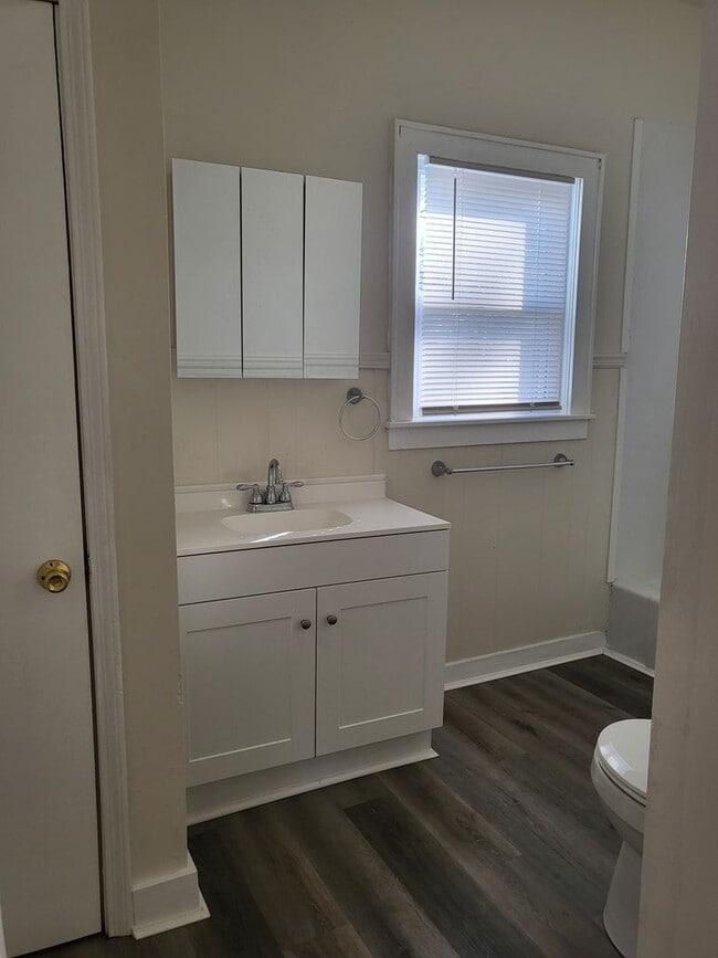 Building Photo - Full remodel on this beauty!