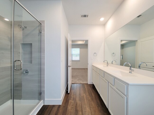 Building Photo - Very functional floor plan, has game room/home office, covered back patio on a big lot. Primary o...