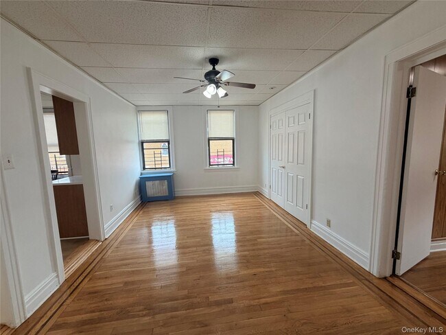 Building Photo - 266 Jericho Tpke