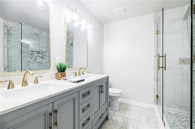 Building Photo - 5195 Hillcrest Glenn Dr