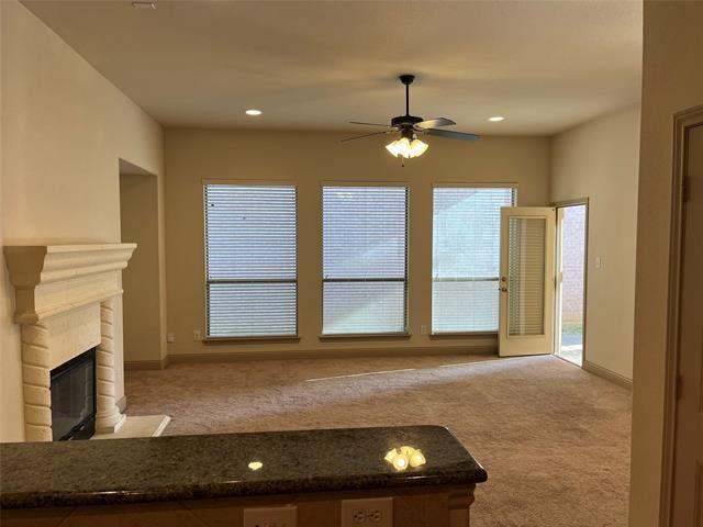 Building Photo - 817 La Cima