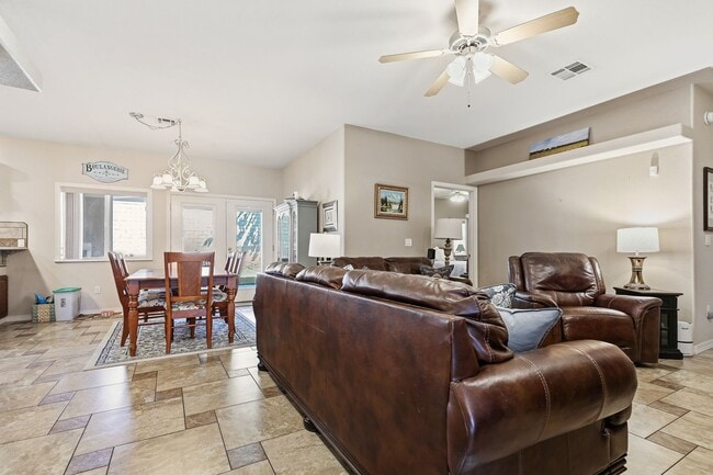 Building Photo - Prestine 4 bedroom home near the Golf Course