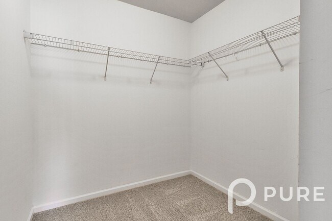 Building Photo - 522 Moulton Way