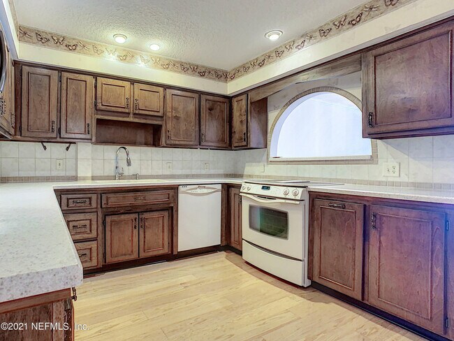 Building Photo - 16 Fox Valley Dr