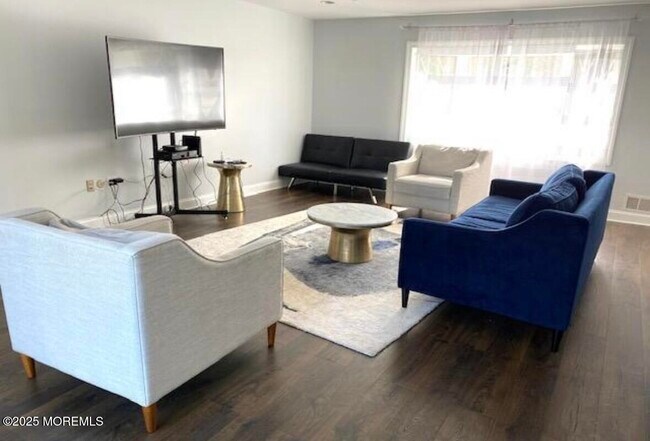 Building Photo - 55 Heath Ave