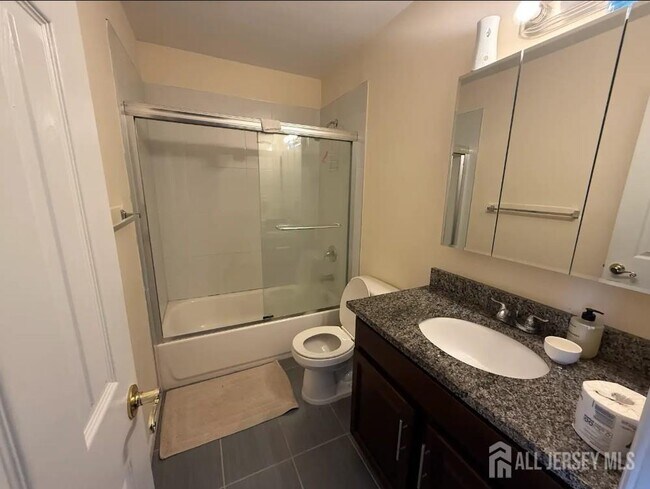 Building Photo - 942 Thomas Ave