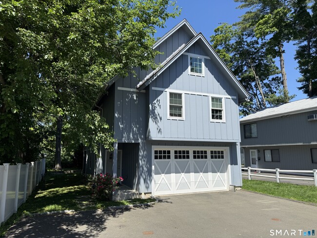 Building Photo - 17 Oenoke Pl