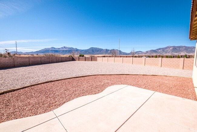 Building Photo - Beautiful Custom Home with 4 Bedrooms, 2 Bath, 3 Car Garage, Central A/C