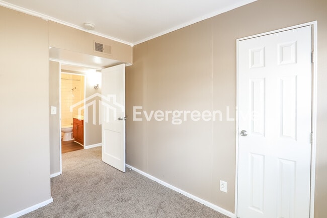 Building Photo - 6784 Franklin St