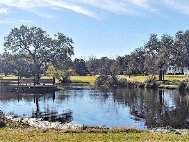 Building Photo - 425 N Wisconsin Ave
