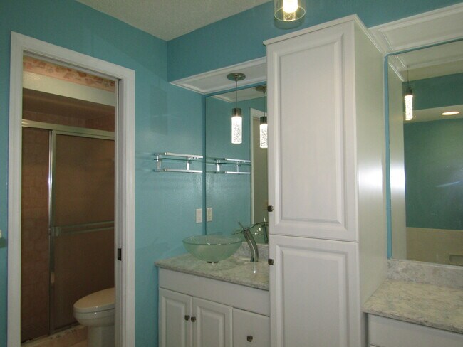 Building Photo - 5822 Jackson Ln