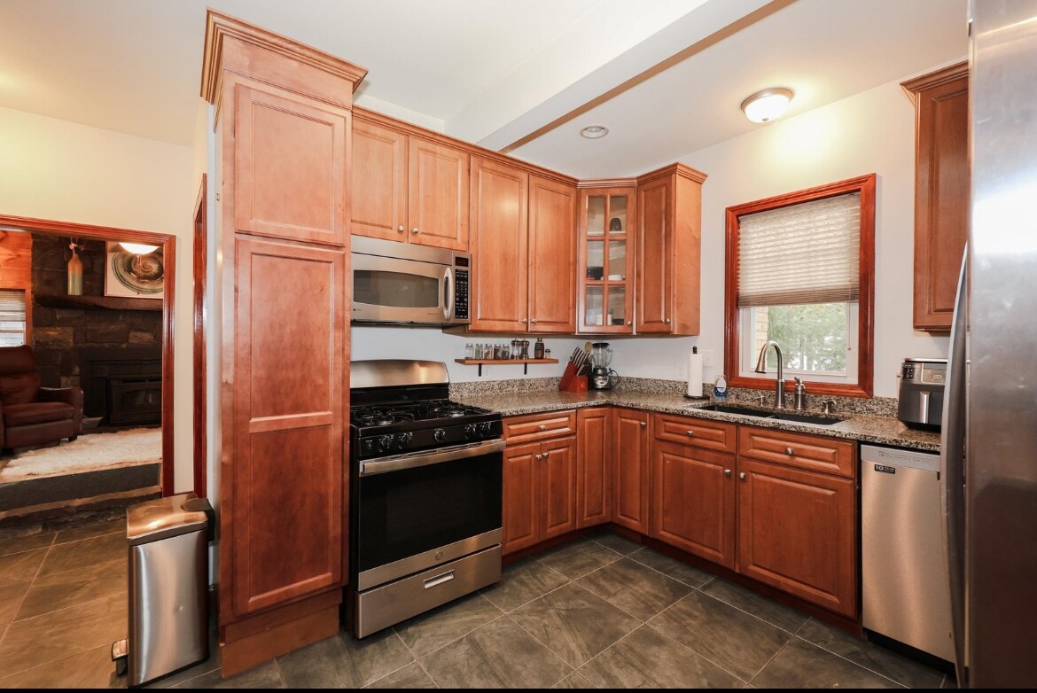 Building Photo - 331 E High St