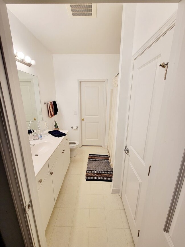 Building Photo - 102 Campus Walk Trl