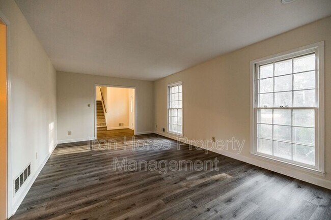 Building Photo - 265 Ponderosa Dr