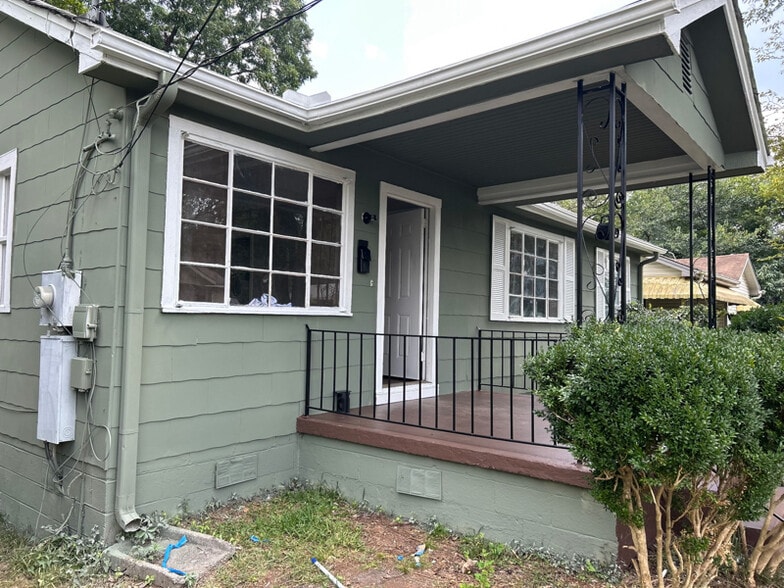 Building Photo - 1021 14th Pl SW