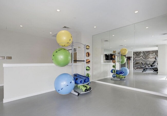 Building Photo - Pets Welcome!! Private Garage Parking Avai...