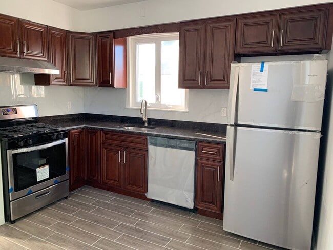 Primary Photo - 405 Bement Ave
