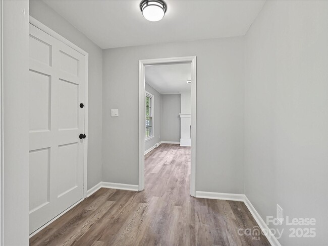 Building Photo - 2544 Cedarwild Rd