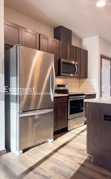 Building Photo - 129 SW 185th Ln