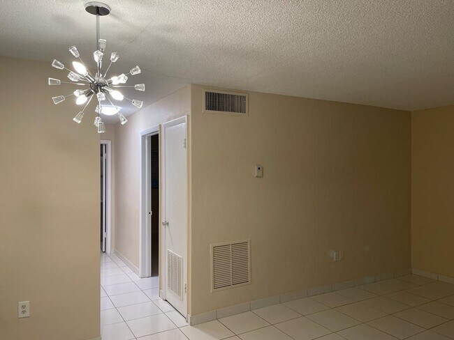 Building Photo - 2005 Jefferson St