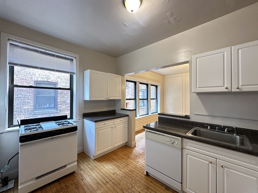 Building Photo - 1312 Oak Ave