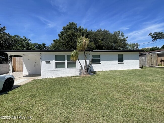 Primary Photo - 5949 Maple Leaf Dr N