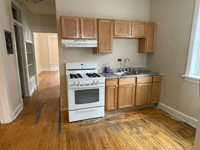 Building Photo - 1103 N California Ave