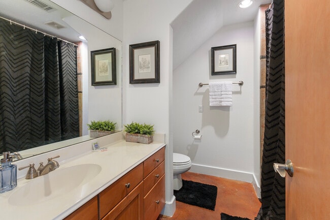 Downstairs Bathroom - 3412 St Emanuel St