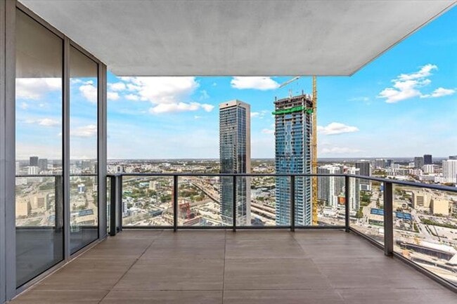 Building Photo - 851 NE 1st Ave