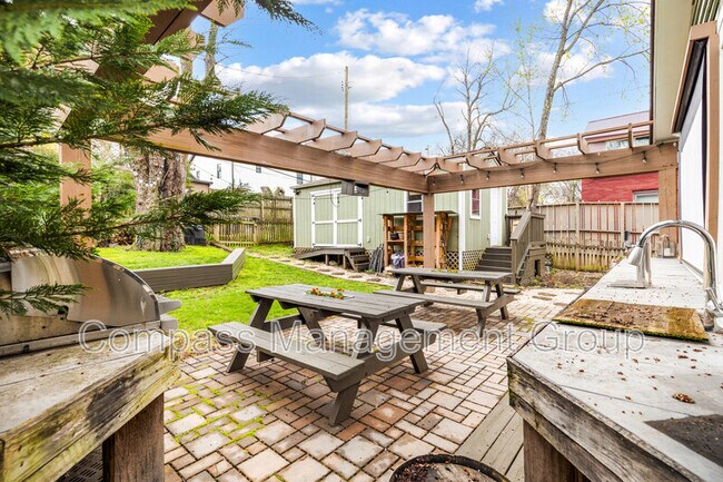 Building Photo - 625 Luttrell St