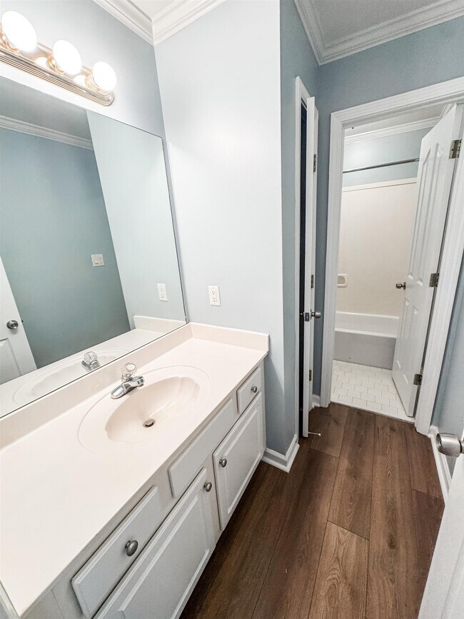 Building Photo - 464 Thornbuck Cove