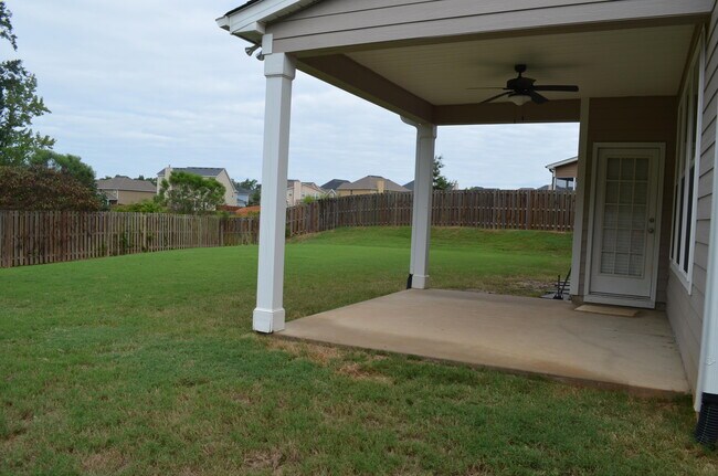 Building Photo - 1715 Davenport Dr