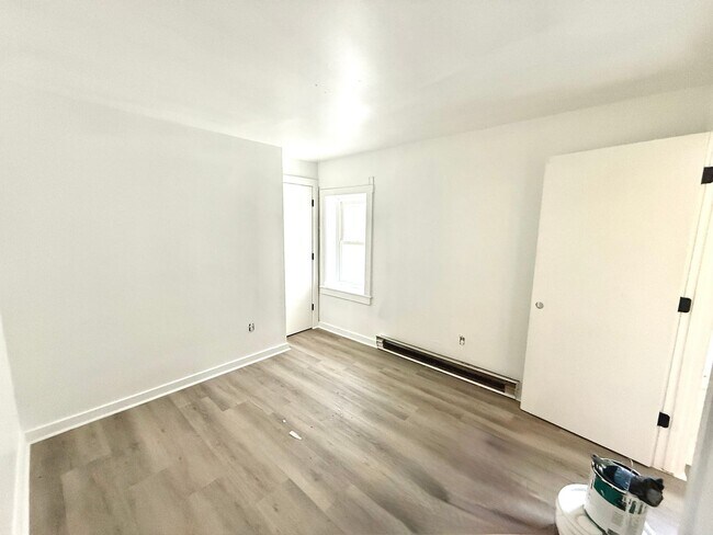 Building Photo - 24 Conway Pl
