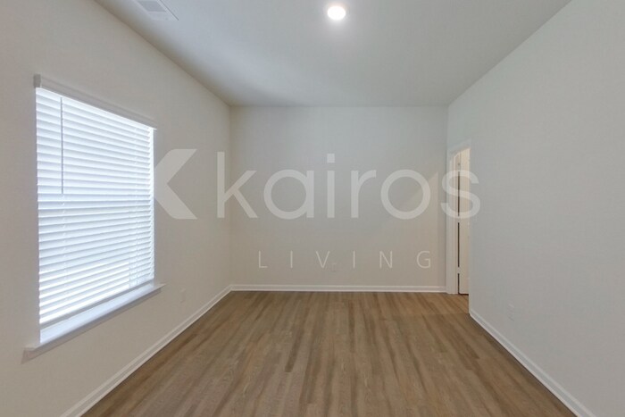 Building Photo - 3440 Bridgewood Dr
