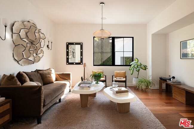 Building Photo - 5192 Parkway Calabasas