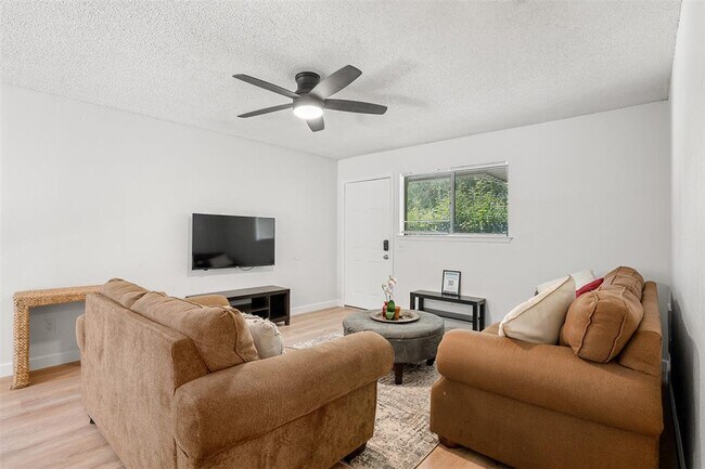 Building Photo - 8603 Woodstone Dr