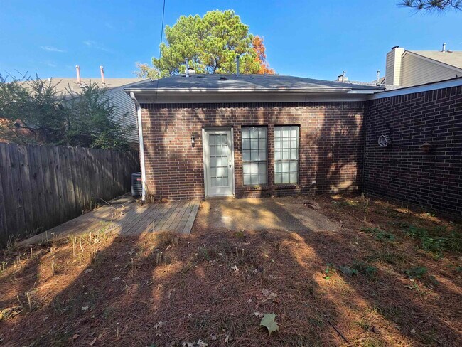 Building Photo - 8333 Twin Rivers Dr